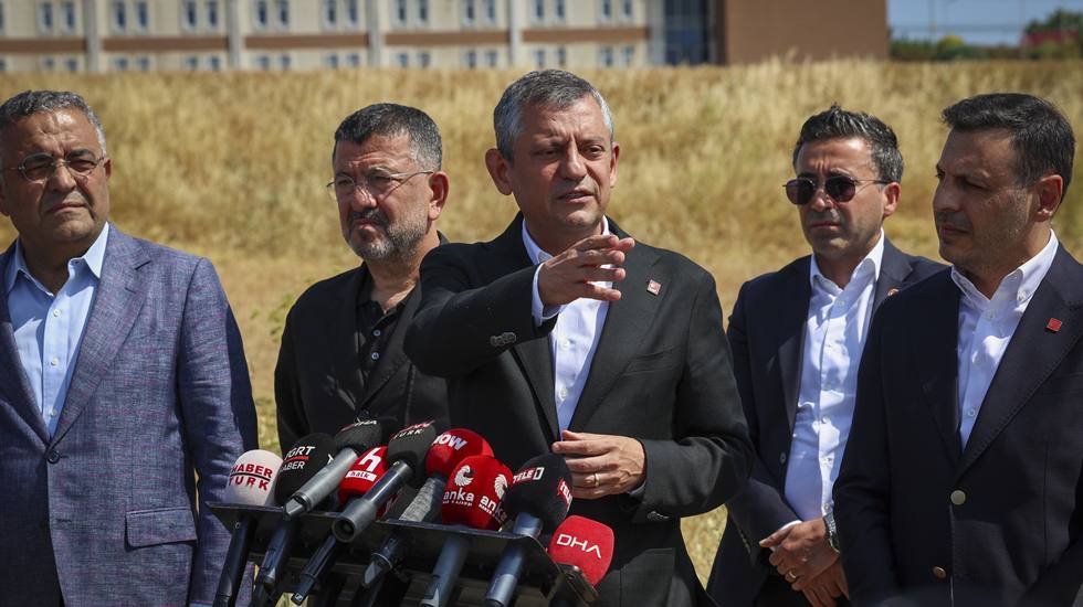 Özgür Özel'den 'İmamoğlu duruşması' sonrası Silivri'de önemli açıklama…