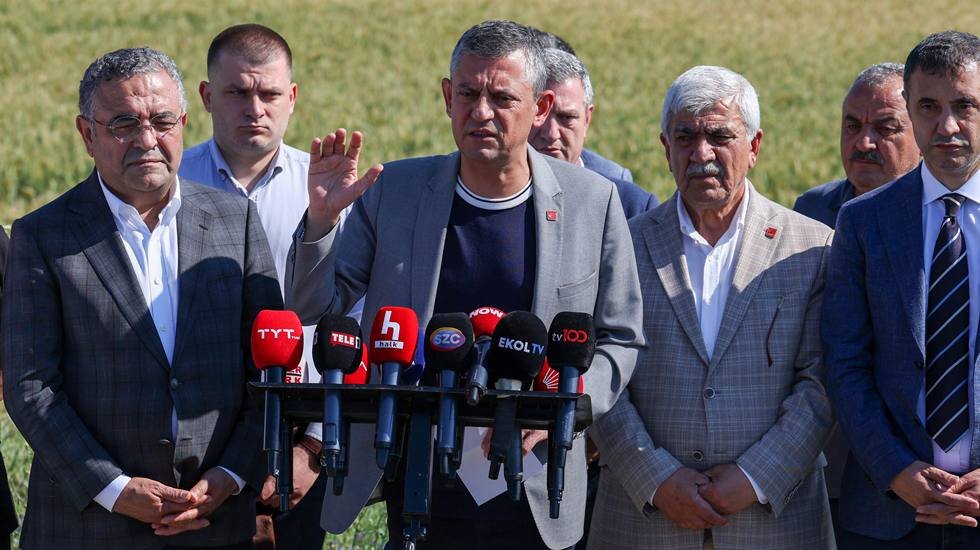 Özgür Özel Ekrem İmamoğlu'nu ziyaret etti