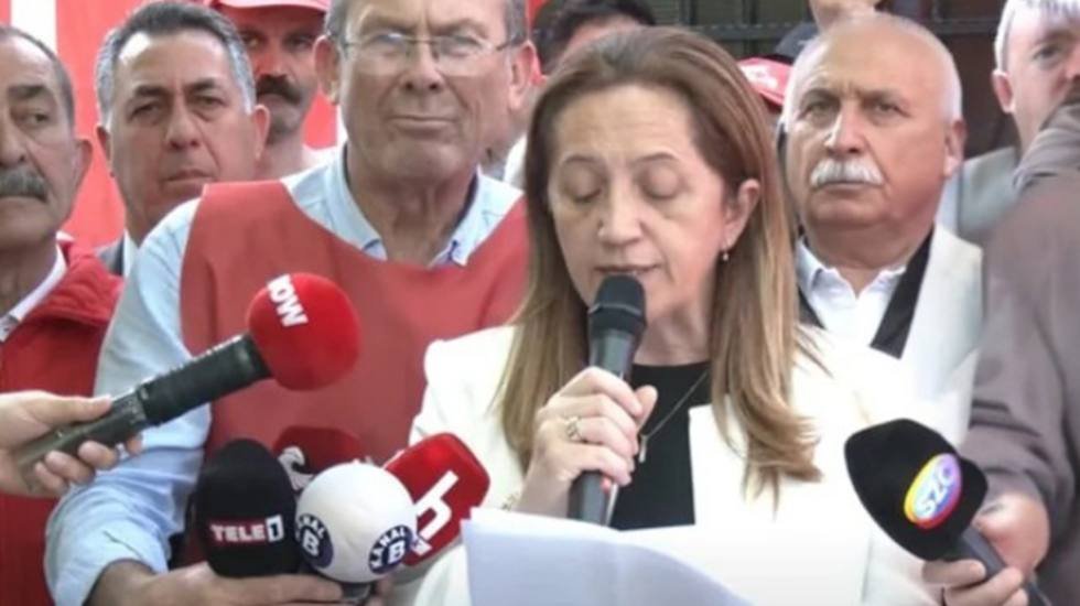 TÜİK önünde eylem yapan DİSK: 'Gerçekleri açıklayın emeğimizle oynamayın'