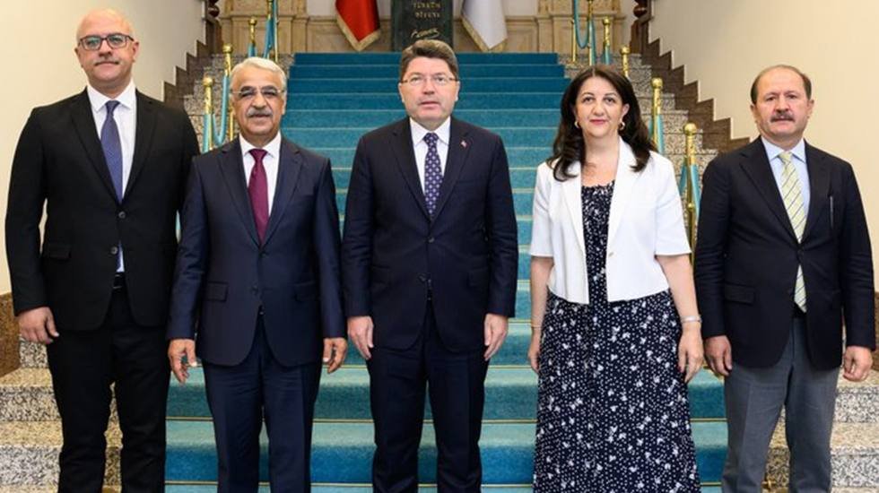 Adalet Bakanı Tun&ccedil; ile g&ouml;r&uuml;şen DEM Parti İmralı Heyeti &uuml;yesi Pervin Buldan&rsquo;dan 'Demirtaş' sorusuna yanıt&hellip;