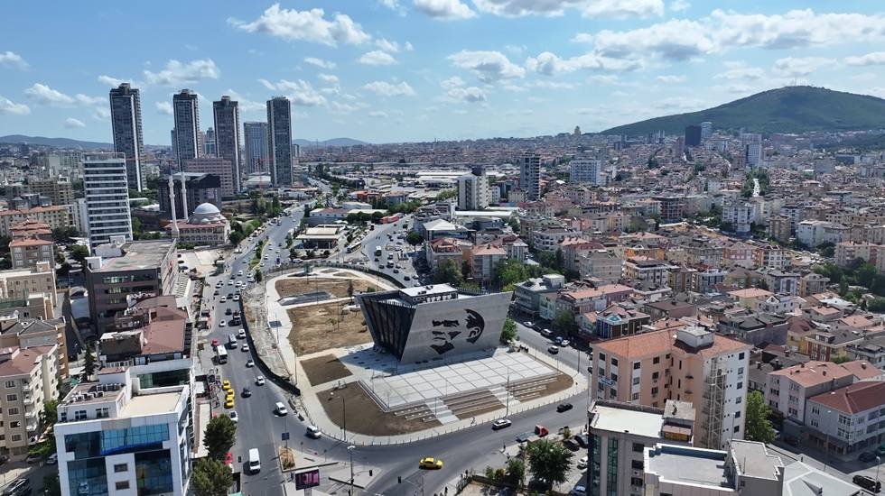 Ataşehir’e 12 bin metrekarelik yeni meydan…
