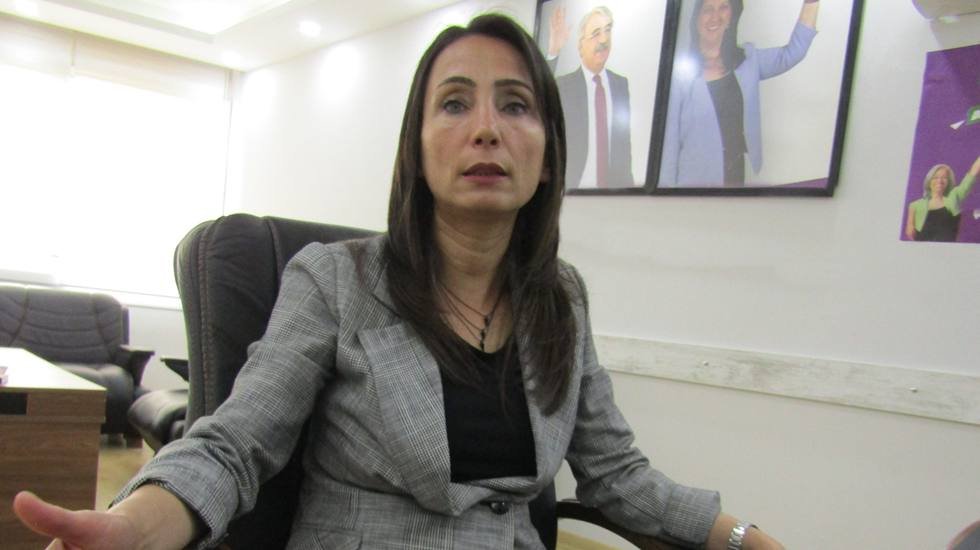 DEM Parti'den T&uuml;lay Hatimoğulları'nı hedef g&ouml;steren k&ouml;şe yazarı Selvi'ye sert yanıt
