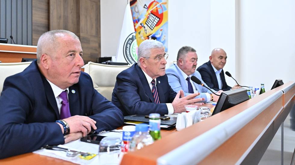 Dervişoğlu: “Türkiye’de 8 aydır ne olup bittiğini kimse bilmiyor”
