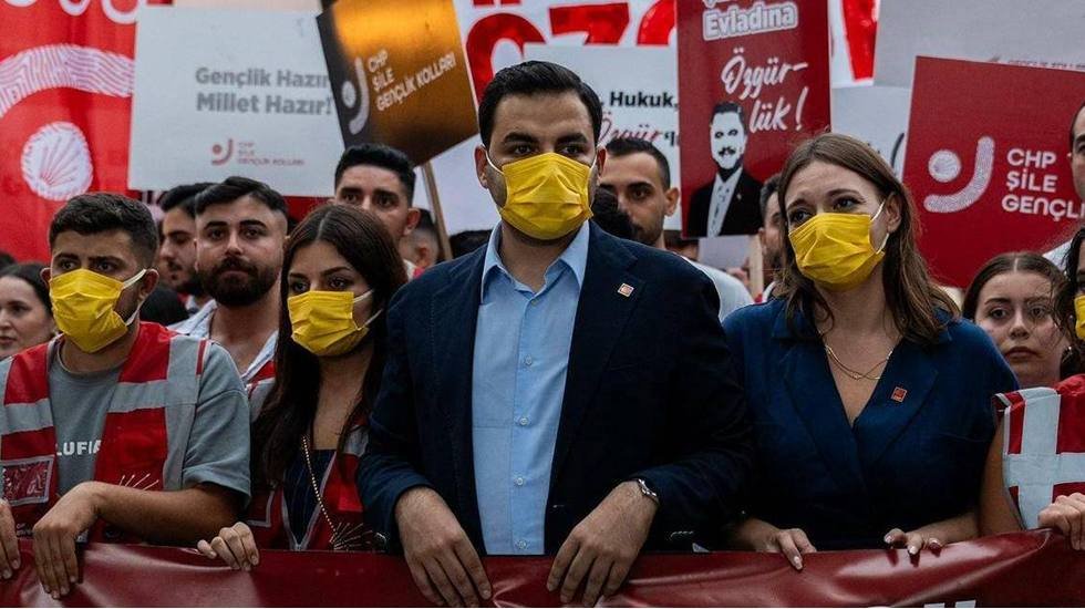 Gençlerden Murat Çalık için sarı maskeli eylem