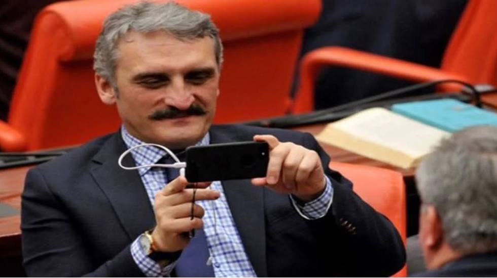 Namıdiğer 'Yeliz bu seferde İlber Ortaylı'ya &ccedil;attı: ' İ nokta Ortaylı denen&hellip;'