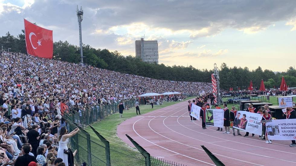 ODTÜ mezuniyet töreninde 'Kayyum rektör'e protesto!
