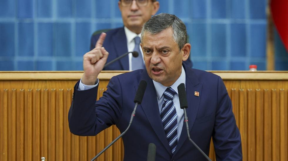 Özel: “CHP'Lİ belediyelere operasyon ile demokratik siyasete karşı savaş açtılar!”