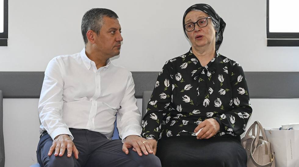 Özgür Özel duyurdu: Murat Çalık annesiyle görüşecek!