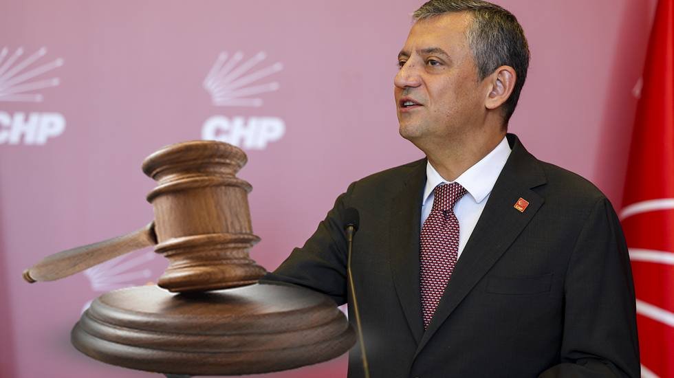 Özgür Özel: “Dokunulmazlıkları istedikleri gibi kaldırabilirler”