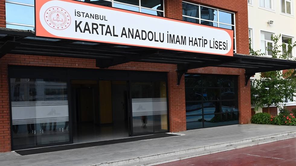 Tesadüfün böylesi! Kartal İmam Hatip'te ilk 10'da 6 birinci!
