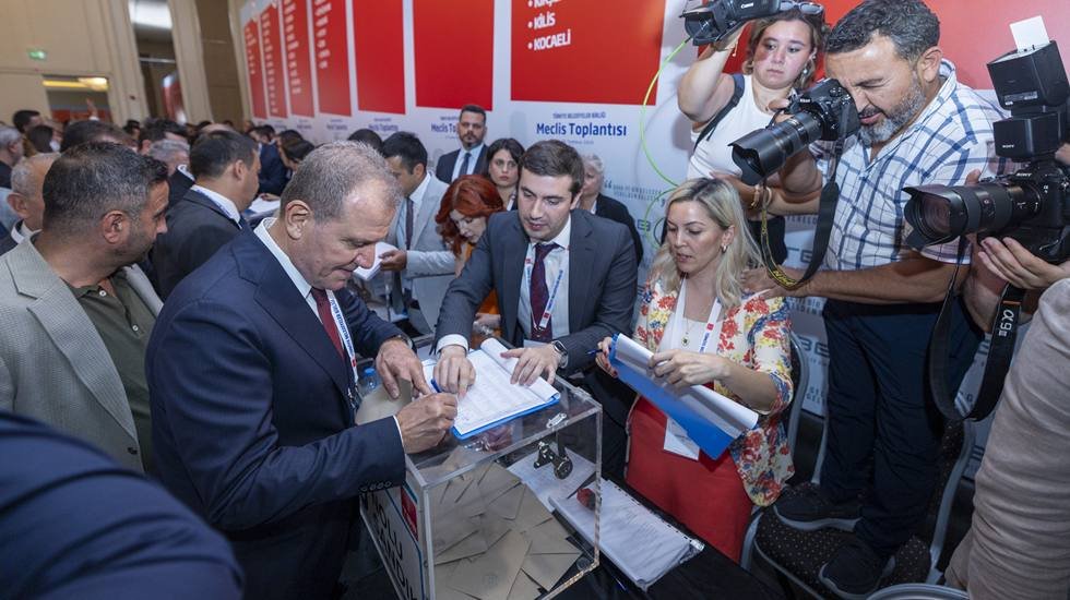 Vahap Se&ccedil;er, T&uuml;rkiye Belediyeler Birliği Başkan Vekili se&ccedil;ildi...