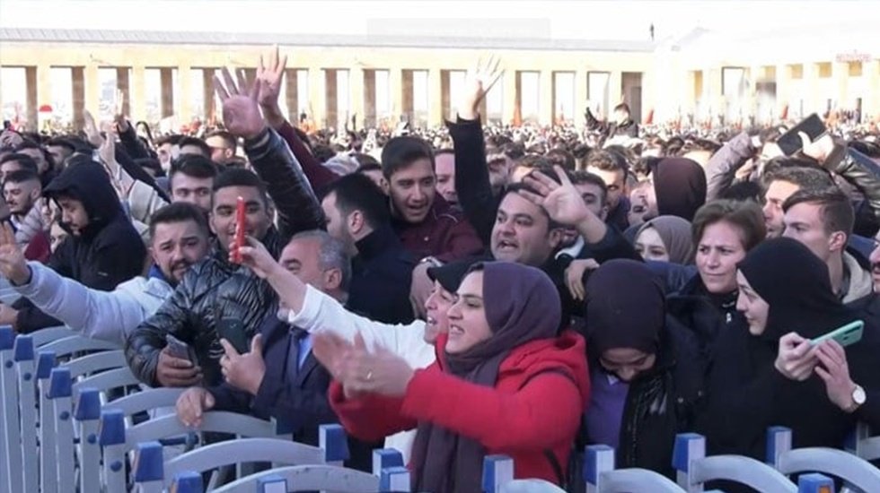 Anıtkabir'deki 'Erdoğan' sloganlarının perde arkasını CHP'li Akdoğan tek tek paylaştı…
