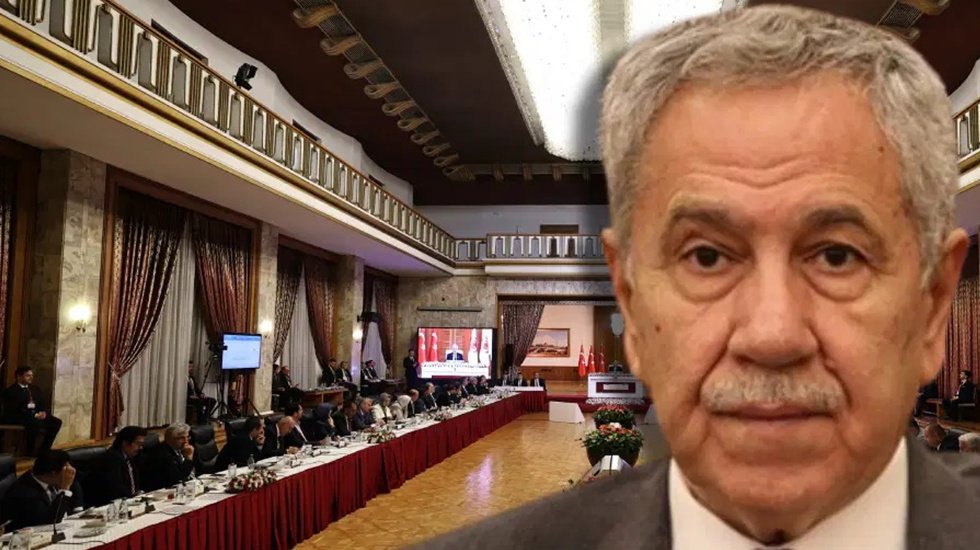 Arınç: "Adında cumhuriyet olup da şeriatla yönetilen ülkeler var. Bizim için cumhuriyet demokrasiyle taçlanan cumhuriyettir"