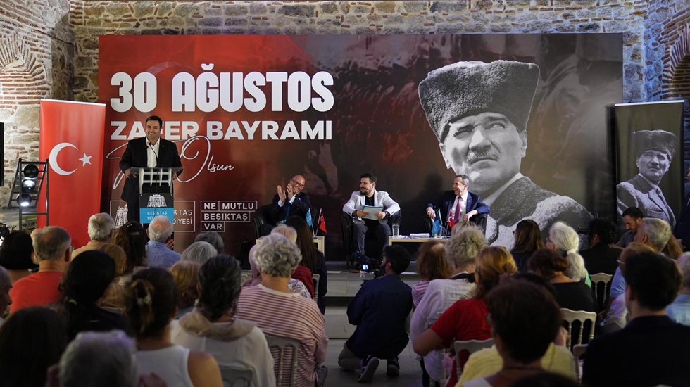 Beşiktaş Belediyesi’nin 30 Ağustos söyleşisine yoğun ilgi
