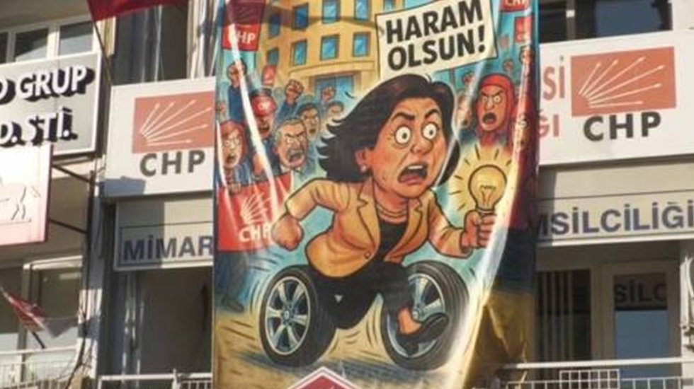 CHP Aydın il binasına Özlem Çerçioğlu pankartı asıldı…