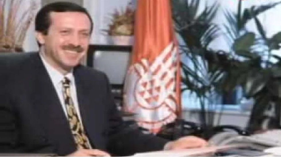 CHP, Erdoğan'ın aynı anda 8 maaş aldığı belgeyi açıkladı…