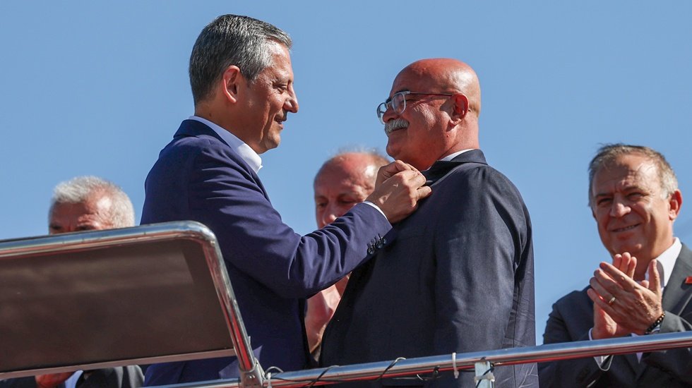 CHP Genel Başkanı Özgür Özel Yozgat’ta rozet taktı...