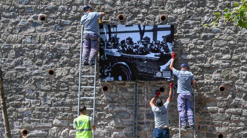 Dolmabahçe’den Çırağan Caddesi’ne uzanan yolda yer alan Atatürk albümümü yenilendi…
