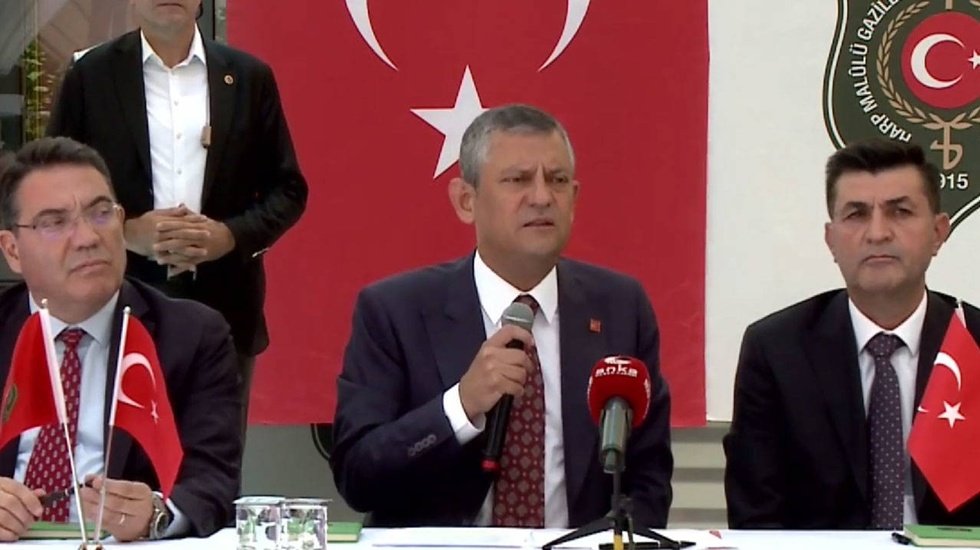 Gazi ve şehit yakınlarını ziyaret eden  Özgür Özel: 'Komisyon herkese açık olmalı'