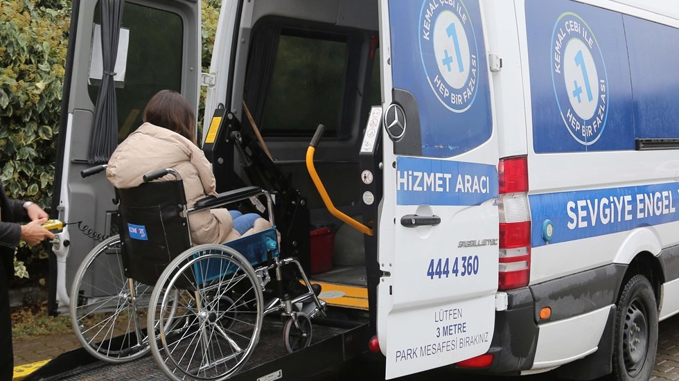 Hasta, yaşlı ve özel gereksinimli vatandaşlara ücretsiz ulaşım desteği 