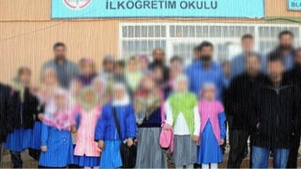 HÜDA PAR,a göre ilköğretimde okuyan kız çocukları başörtüsü takmalıymış!