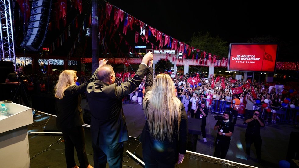 İBB, 30 Ağustos Zafer Bayramı’nı Bakırköy Cumhuriyet Meydanı’nda kutladı...