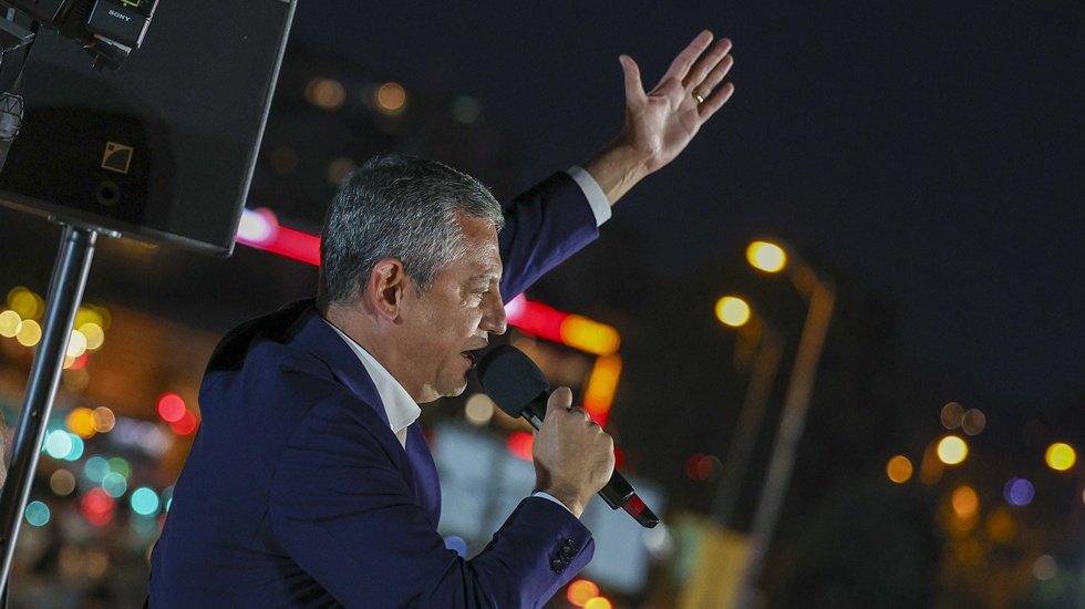 Özgür Özel: "AK Parti’nin kendi içindeki tüm kliklerin birbiri ile kavgası var. Beter olun. Zulm ile abat olunmaz"