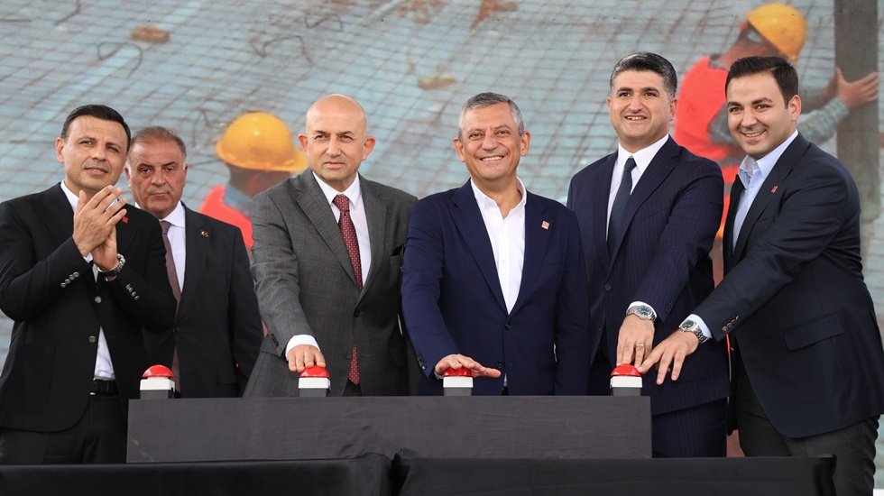 Özgür Özel: “Ataşehir’in hizmete muhtaç yüzüne daha fazla öncelik verdik”