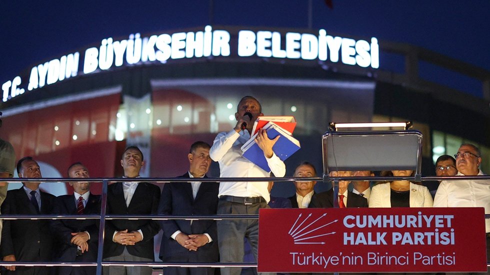 Özgür Özel'den Çerçioğlu'na: 'Kocasının şirketi için pazarlık yapana...'