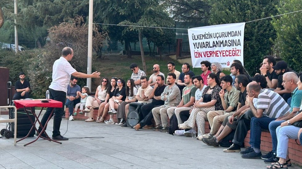 TKP İstanbul buluşması: Ağaların adına Kürt patronlarının adına konuşanlar Kürt emekçilerinin temsilcisi olamaz.