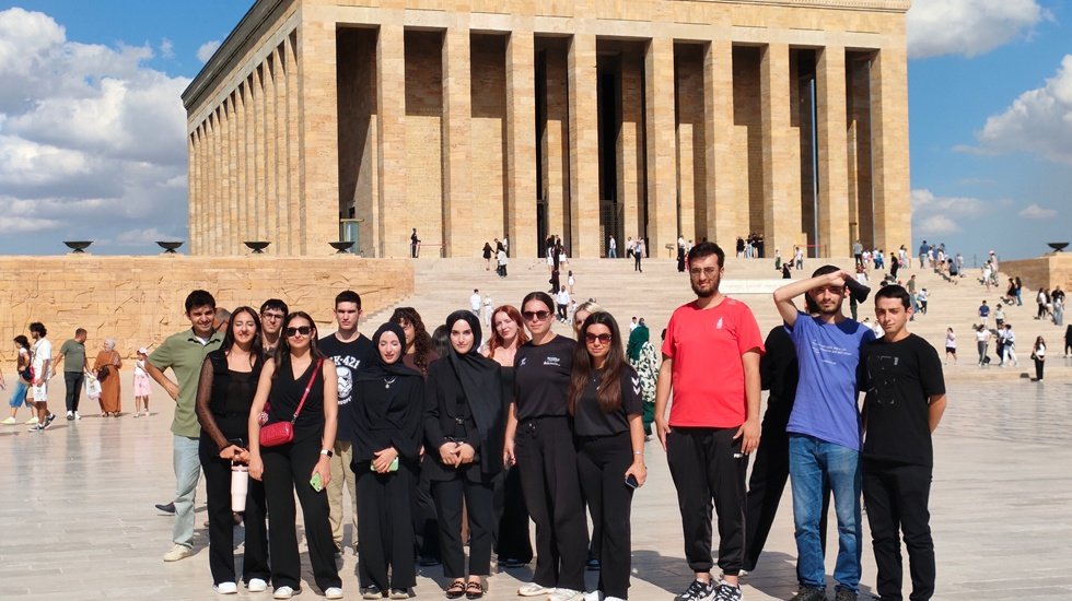 Zafer Bayramı’nda Beyoğlu gençleri Ata’nın huzurunda!