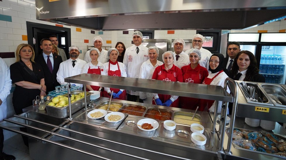 Ataşehir’in İlk Kent Lokantası hizmete başladı: Dört çeşit yemek 70 TL