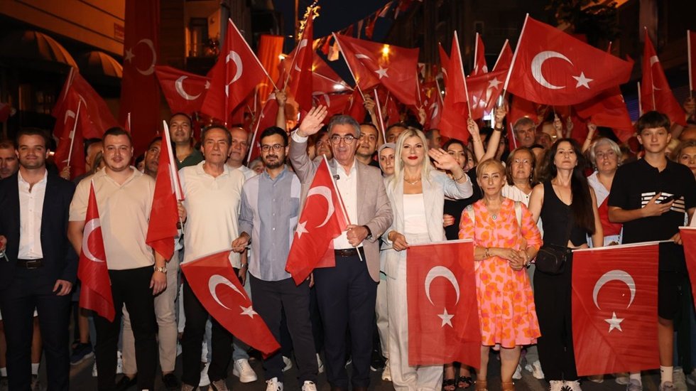Bayrampaşa’da 30 Ağustos Zafer Bayramı kutlamaları renkli görüntülere sahne oldu