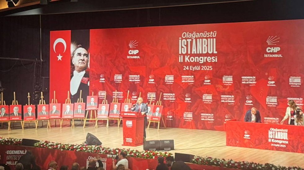 &Ouml;zg&uuml;r &Ccedil;elik yeniden CHP İstanbul İl Başkanı se&ccedil;ildi!