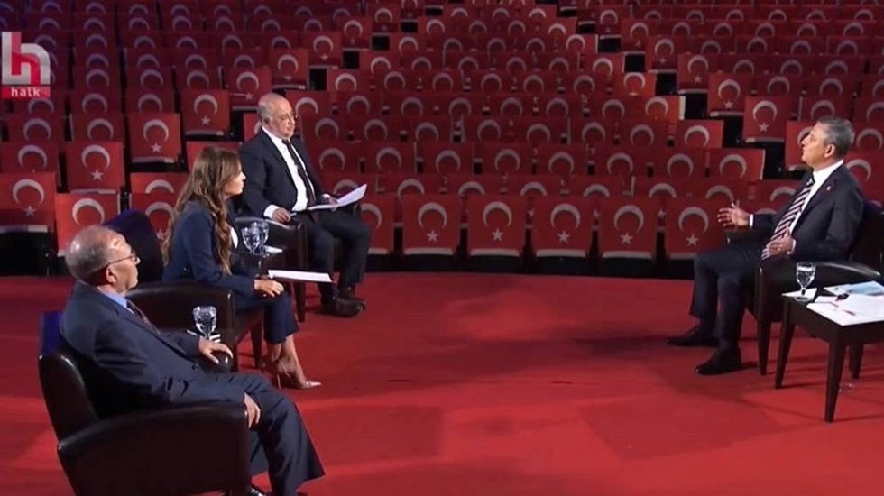Özgür Özel açıkladı: Gürsel Tekin'e partiden ihraç kararı