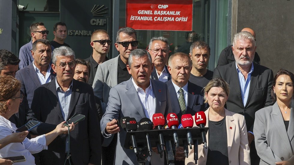 https://yenisoluk.com/uploads/2025/09/ozgur-ozel-valilik-yeni-adresi-kabul-etmiyor