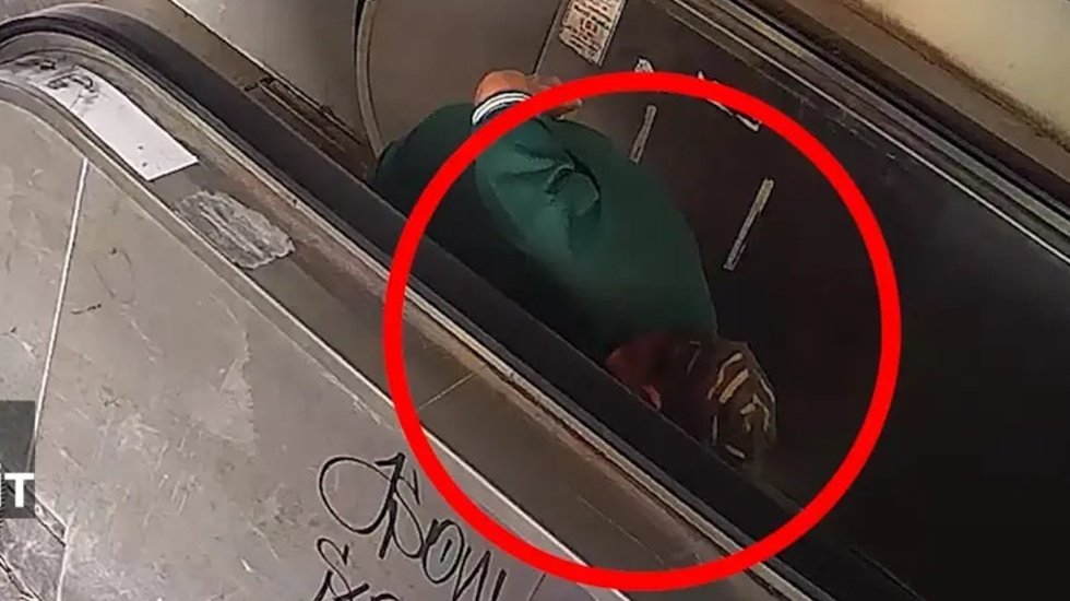 Yürüyen merdivenleri kasıtlı durduran kişiler hakkında savcılığa suç duyurusu...