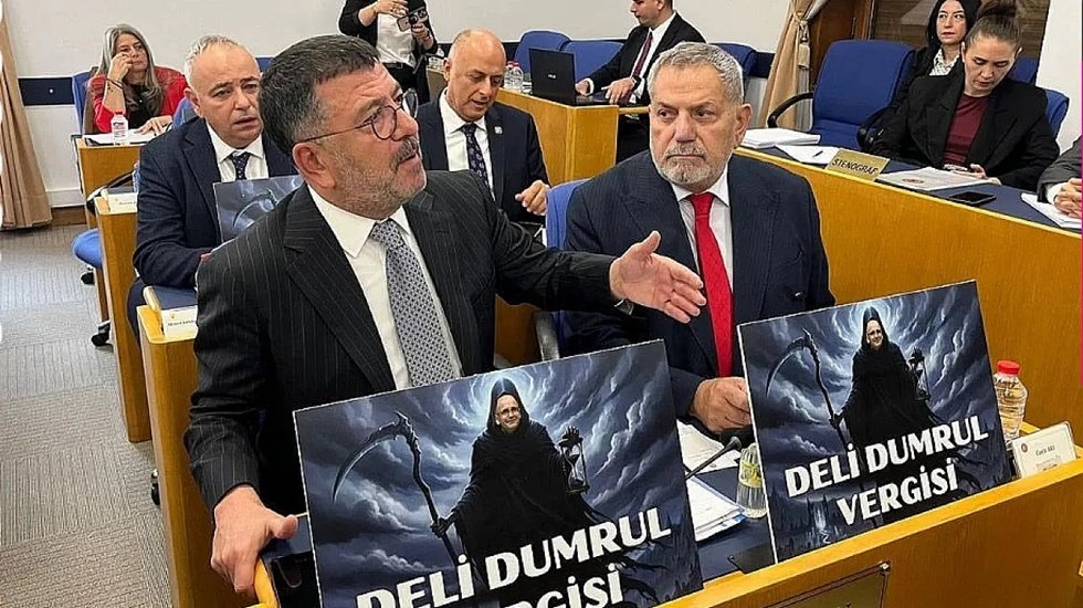 Ağbaba: &ldquo;Uyuşturucu ka&ccedil;ak&ccedil;ıları, dolandırıcılar, T&uuml;rkiye&rsquo;nin en b&uuml;y&uuml;k r&uuml;şvet ve dolandırıcıları var burada"