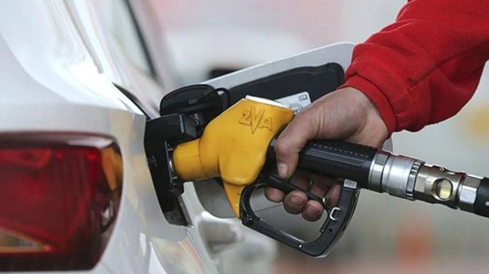 Benzine yarından itibaren zam geliyor...