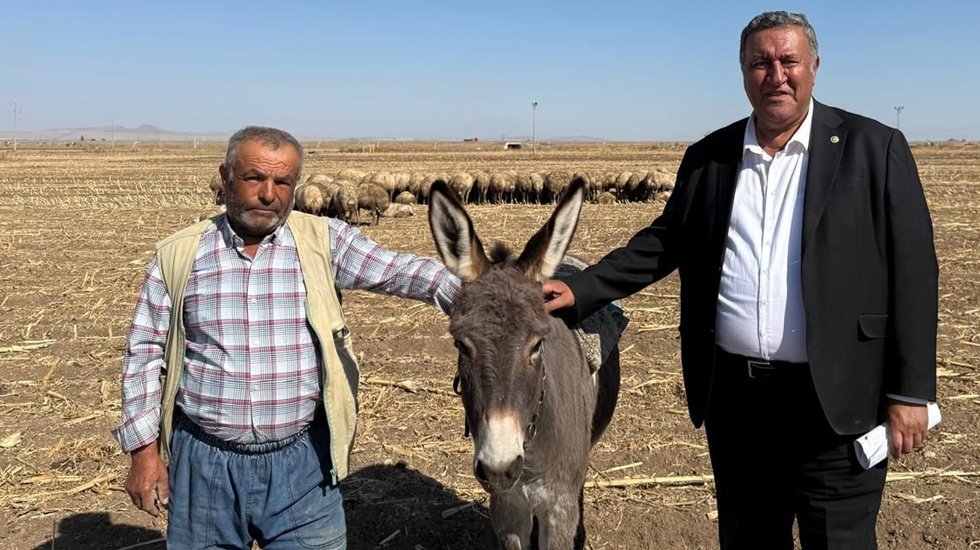 Besici; &ldquo;30 yıl &ouml;nce bir inekle altı n&uuml;fusa bakarken bug&uuml;n yirmi beş inek, y&uuml;z elli koyunla &uuml;&ccedil; n&uuml;fusa bakamıyorum&rdquo;