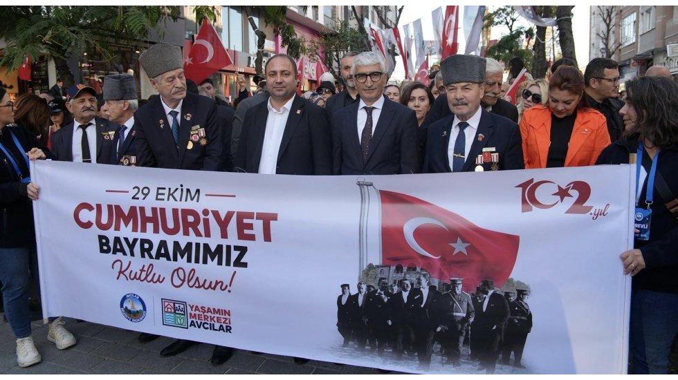 Cumhuriyet ışığı Avcılar’da parladı