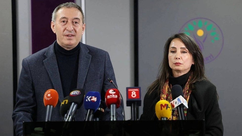 DEM Parti a&ccedil;ıklama: Ter&ouml;r &ouml;rg&uuml;t&uuml; PKK, T&uuml;rkiye'den tamamen &ccedil;ekildiğini a&ccedil;ıkladı!