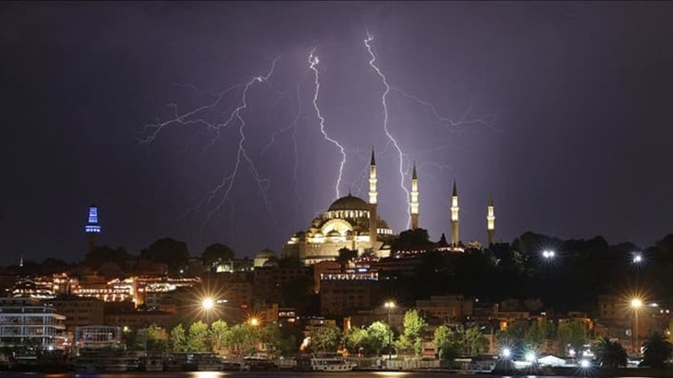 İstanbul i&ccedil;in kritik saat: Havada &ccedil;arpışacaklar! Uzman isim a&ccedil;ıkladı "&Ccedil;atışma olacak"
