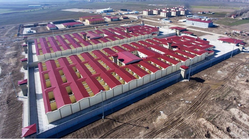 Kuyu tipi cezaevlerine tepkiler &ccedil;ığ gibi: H&uuml;creler dar, derin, penceresiz&hellip;