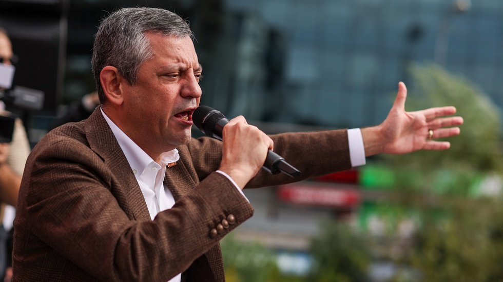 &Ouml;zel: "Ekrem Başkan ile ilişkilendirmeye &ccedil;alıştıkları kişi, biraz &ouml;nce itiraf&ccedil;ı olmuş ve &lsquo;Ben İngiliz ajanıyım&rsquo; demiş"