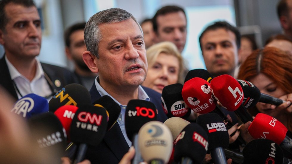 &Ouml;zg&uuml;r &Ouml;zel: &ldquo;Demokrasinin tarafında olanlar kazanmıştır&rdquo;