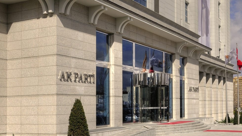 AKP Atat&uuml;rk'e hakaret eden paylaşım yapan şahsın g&ouml;revine son verdi&hellip;