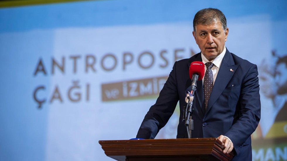 Başkan Tugay: "Herkesi kapsayan, &ccedil;&ouml;z&uuml;mler &uuml;reten siyaset yapmak zorundayız"