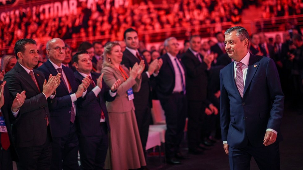 CHP'nin 39. Kurultayının ikinci g&uuml;n&uuml;nde yeni katılımlar bekleniyor...