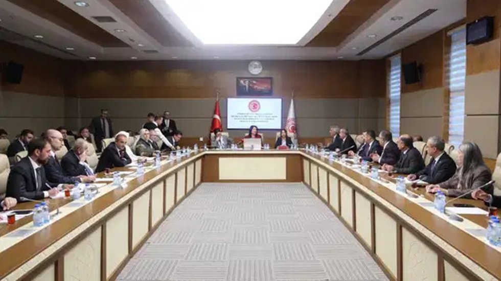 'İmralı ziyareti' tartışması yaşandı. CHP milletvekilleri komisyonu terk etti.